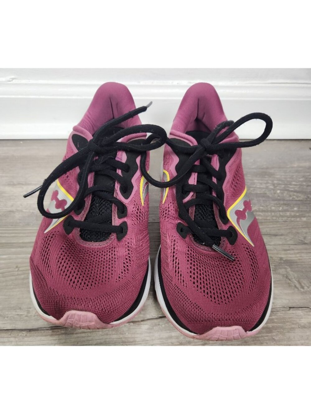 Saucony Women's Sz. 9.5 14 Quartz/Vizigold Violet Running Shoes - Picture 2 of 7